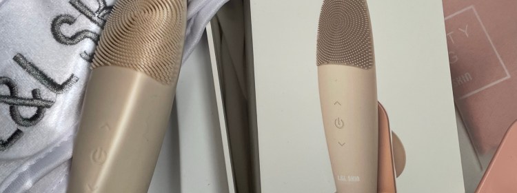 USING THE EMI – FACIAL CLEANSING&nbsp;BRUSH